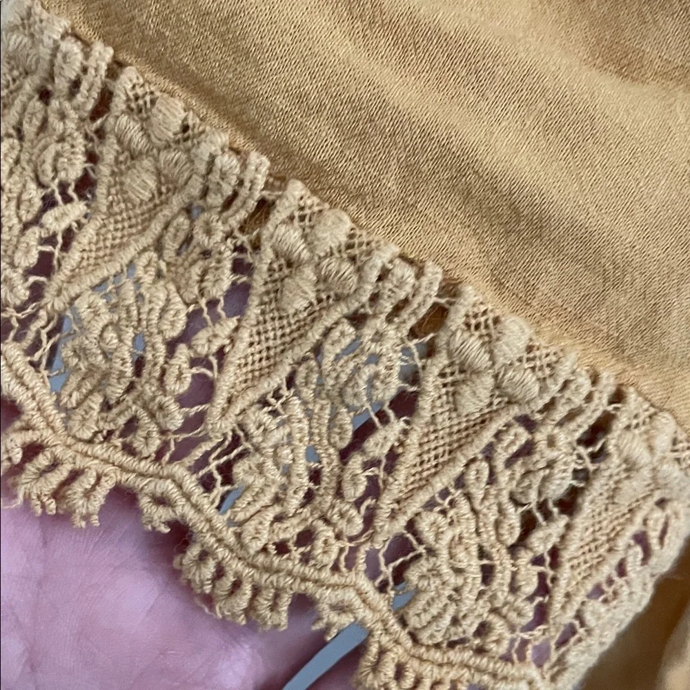 Heartloom Golden Lace Blouse - Picture 8 of 9